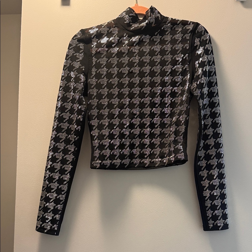 AKIRA Black and Silver Houndstooth Blouse